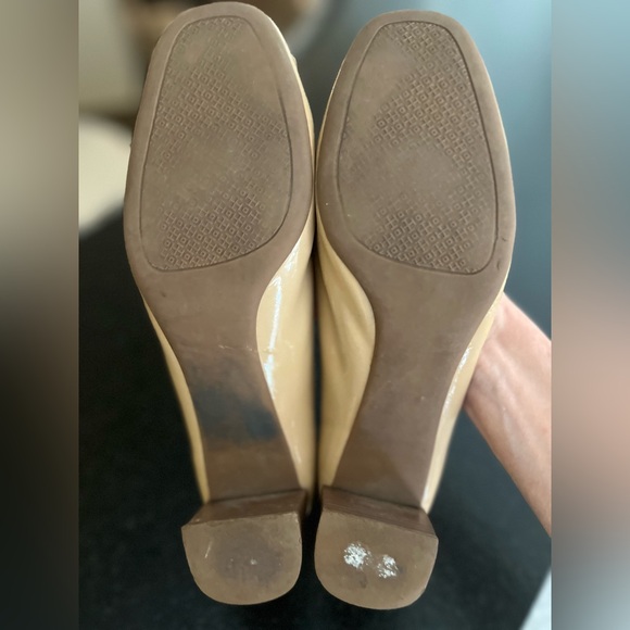 Tory Burch tan patent leather wood block heels, size 8 - Picture 3 of 4